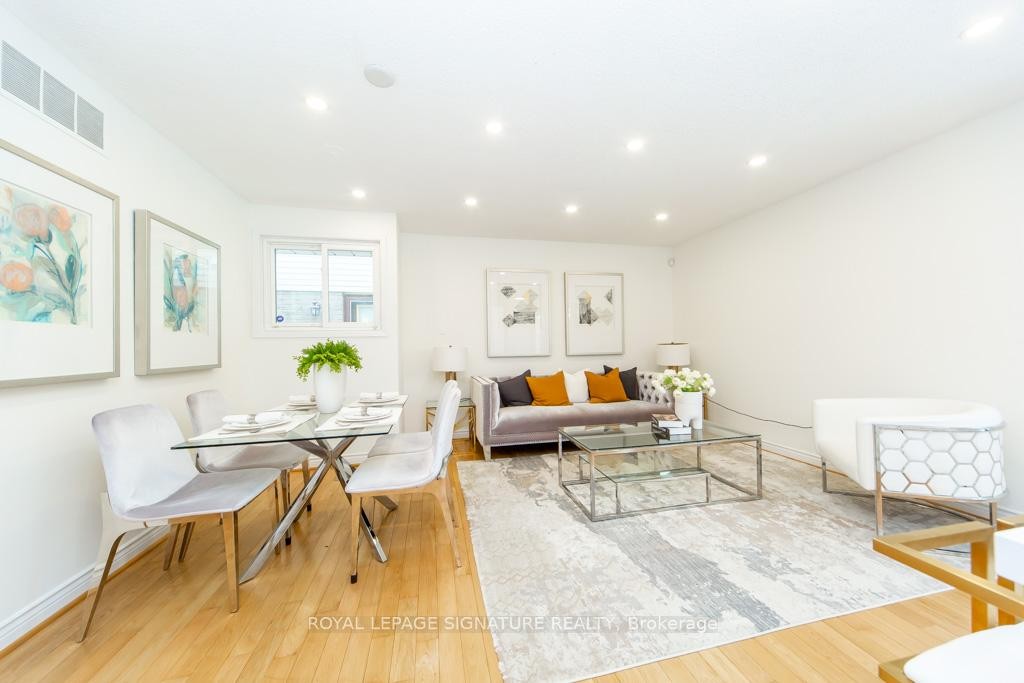 6172 Kindree Circle, Mississauga, ON - Indoor Photo Showing Living Room