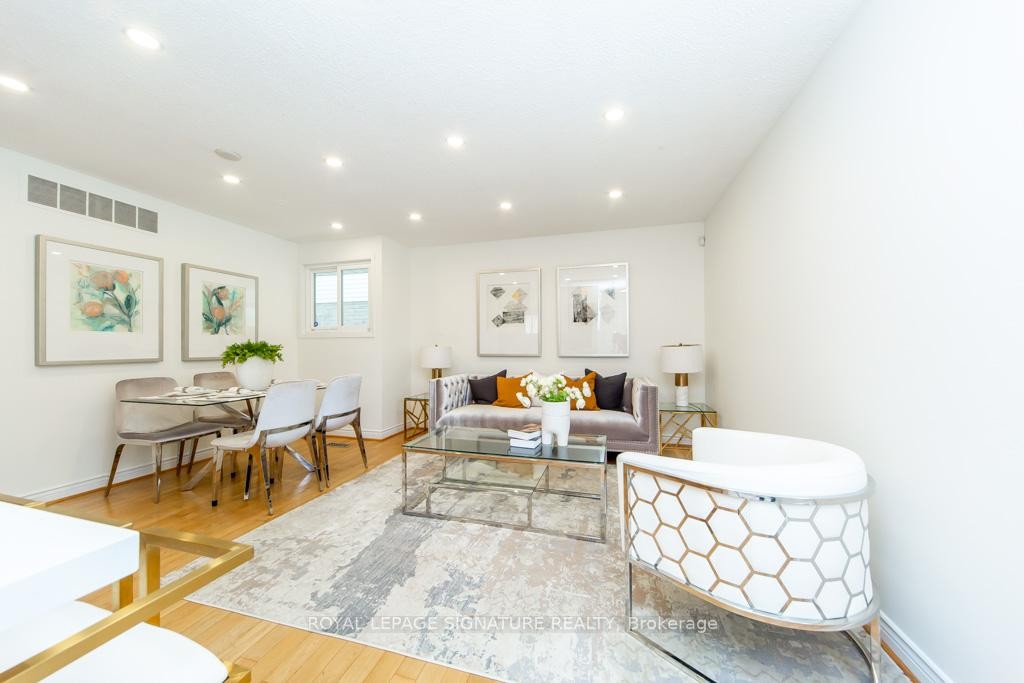 6172 Kindree Circle, Mississauga, ON - Indoor Photo Showing Living Room