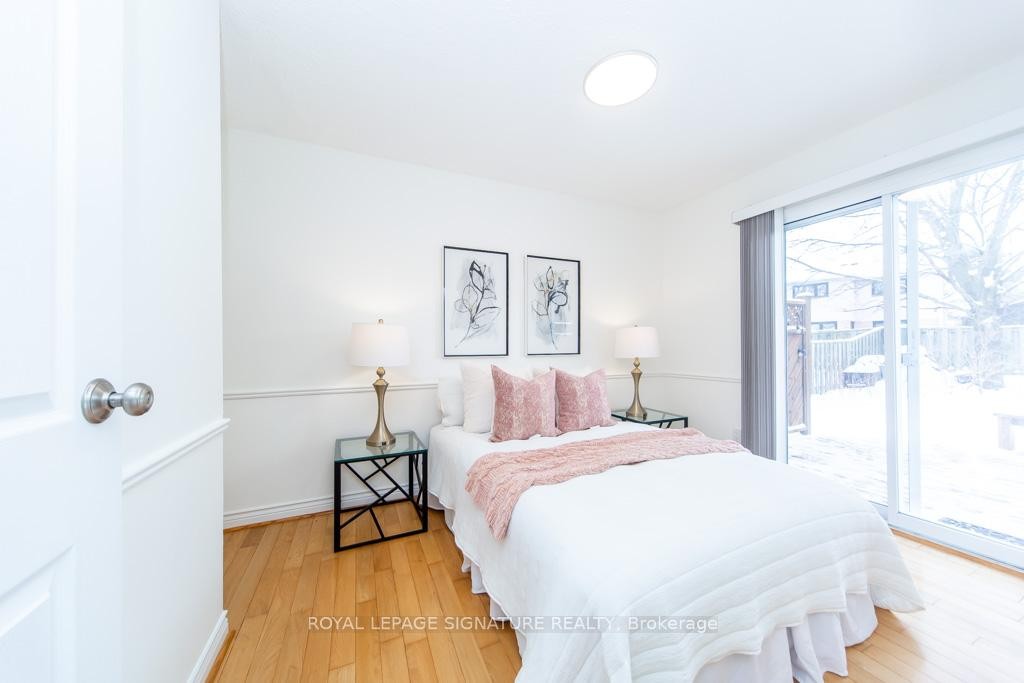 6172 Kindree Circle, Mississauga, ON - Indoor Photo Showing Bedroom