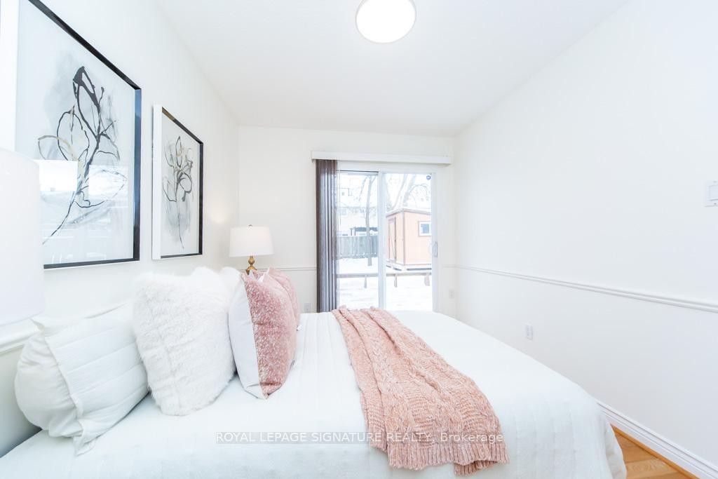 6172 Kindree Circle, Mississauga, ON - Indoor Photo Showing Bedroom