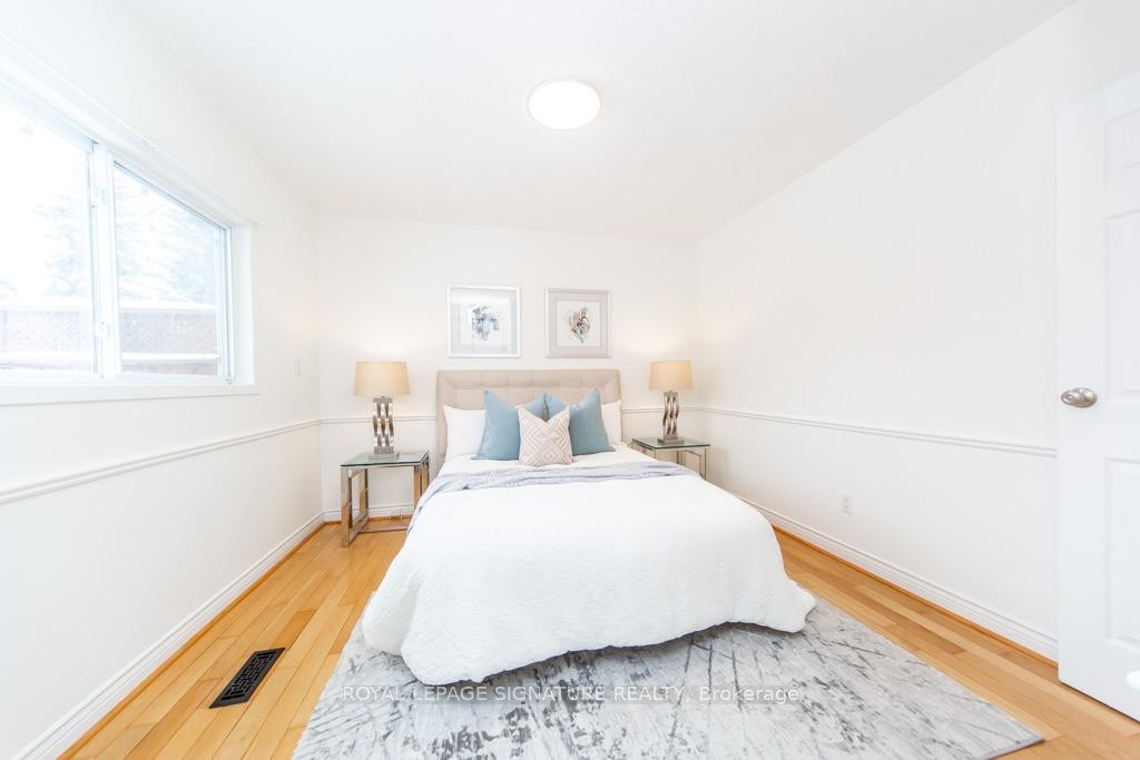 6172 Kindree Circle, Mississauga, ON - Indoor Photo Showing Bedroom