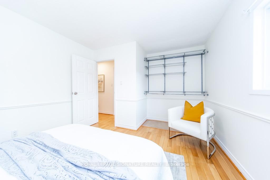 6172 Kindree Circle, Mississauga, ON - Indoor Photo Showing Bedroom