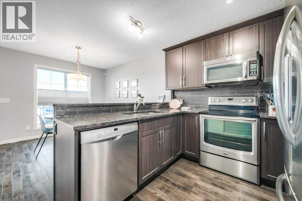 731, 101 Sunset Drive, Cochrane, AB - Indoor Photo Showing Kitchen With Stainless Steel Kitchen