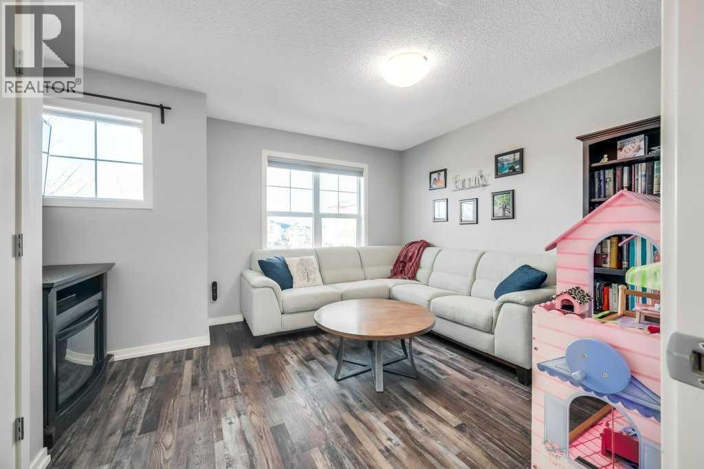 731, 101 Sunset Drive, Cochrane, AB - Indoor Photo Showing Living Room With Fireplace