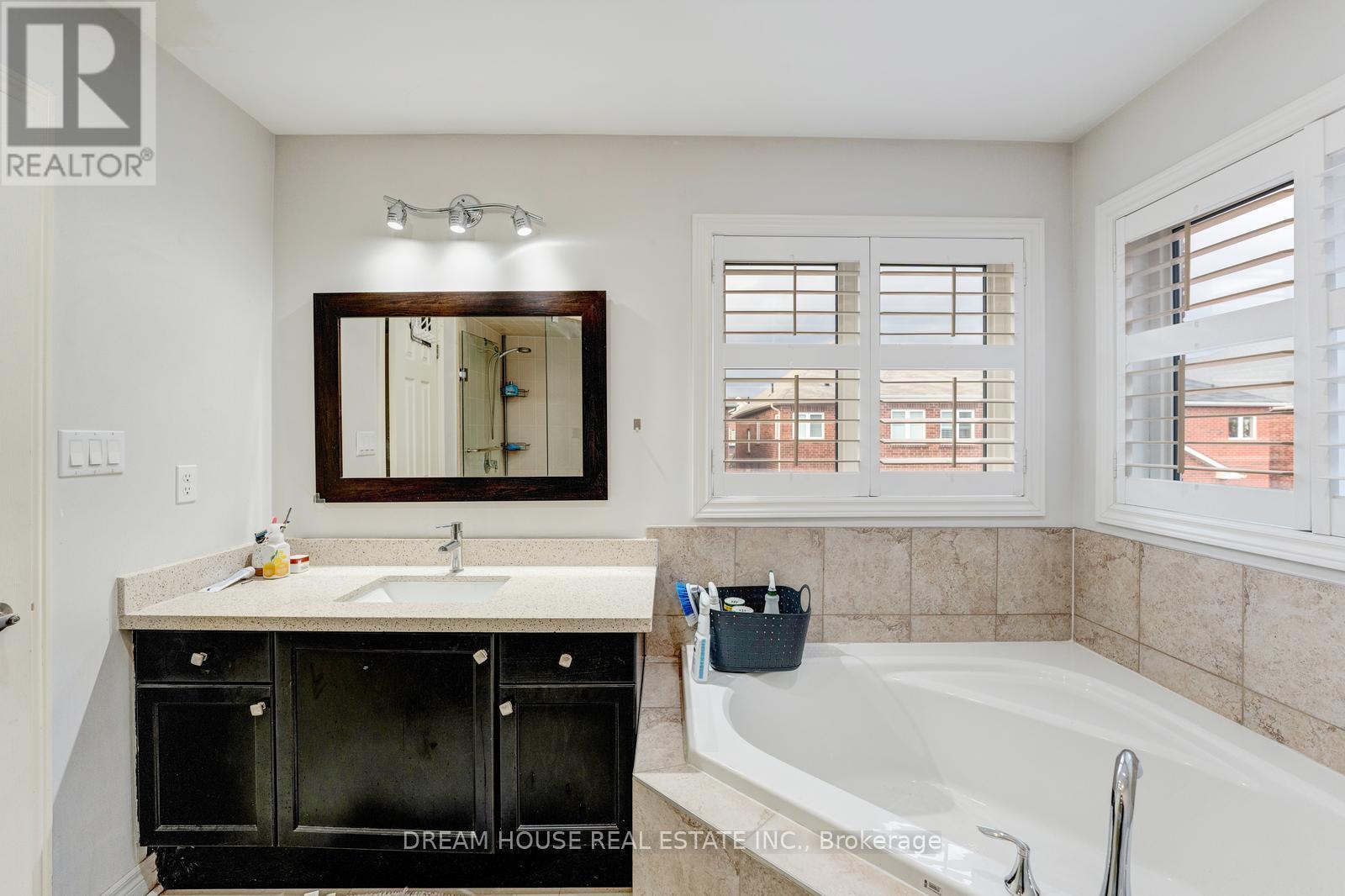 353 Michener Place, Milton, ON - Indoor Photo Showing Bathroom