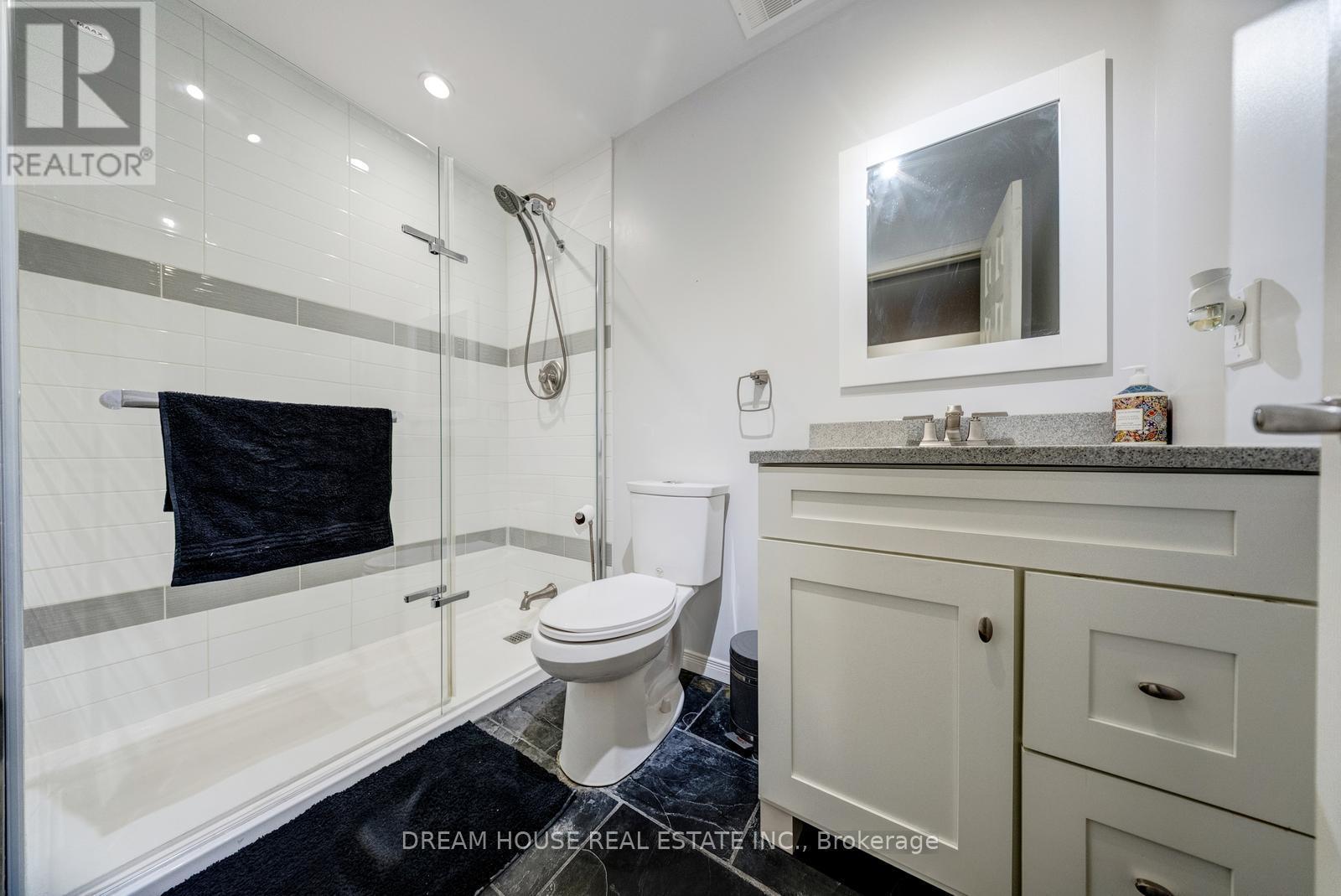 353 Michener Place, Milton, ON - Indoor Photo Showing Bathroom