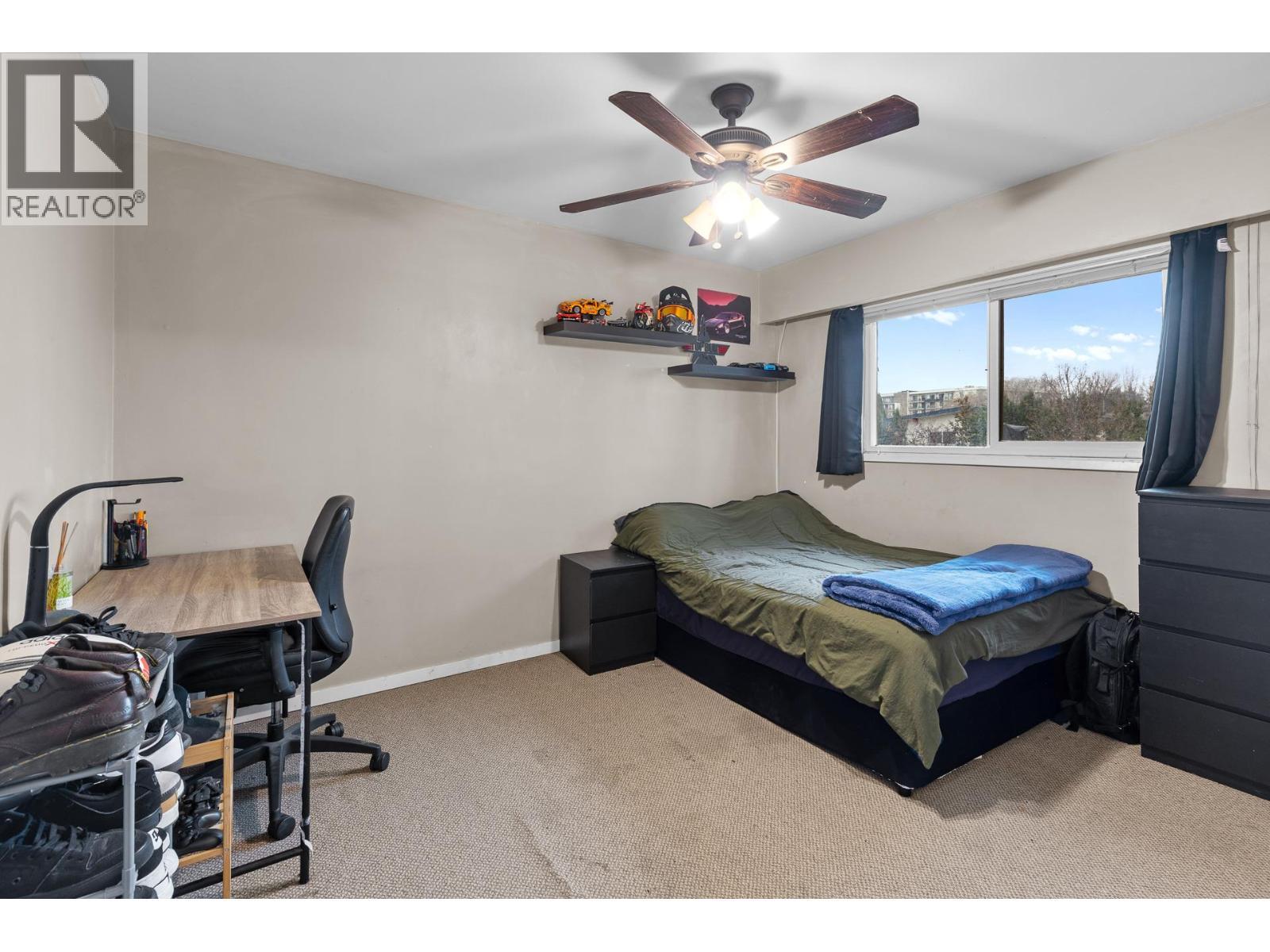 1231 Kelglen Crescent, Kelowna, BC - Indoor Photo Showing Bedroom