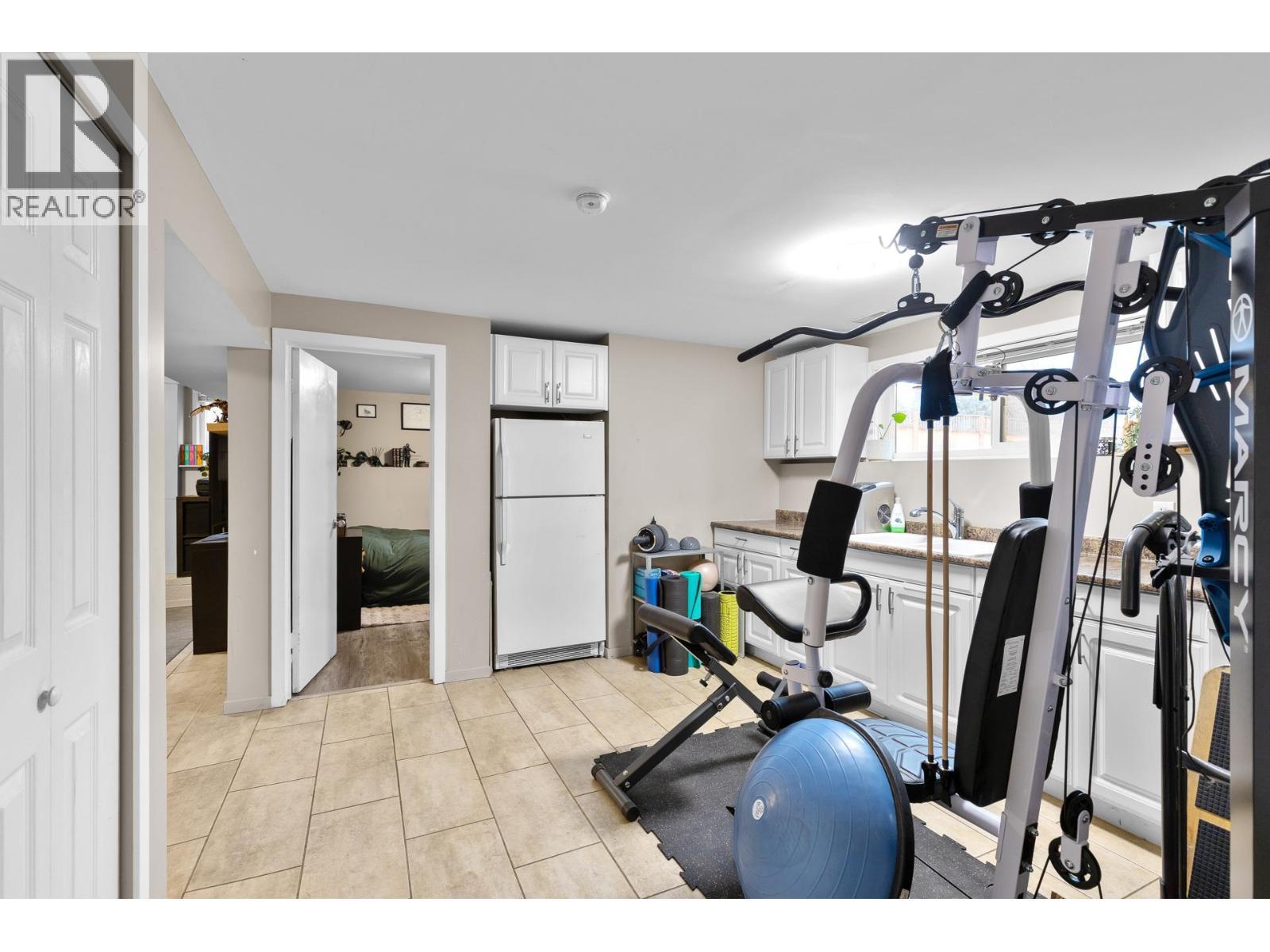 1231 Kelglen Crescent, Kelowna, BC - Indoor Photo Showing Gym Room