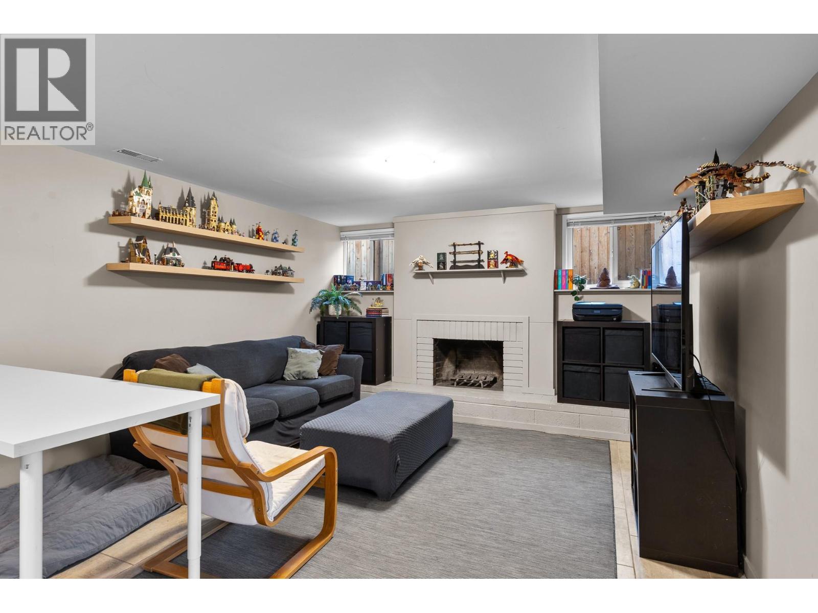 1231 Kelglen Crescent, Kelowna, BC - Indoor With Fireplace