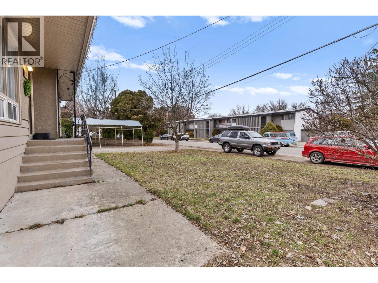 1231 Kelglen Crescent, Kelowna, BC - Outdoor