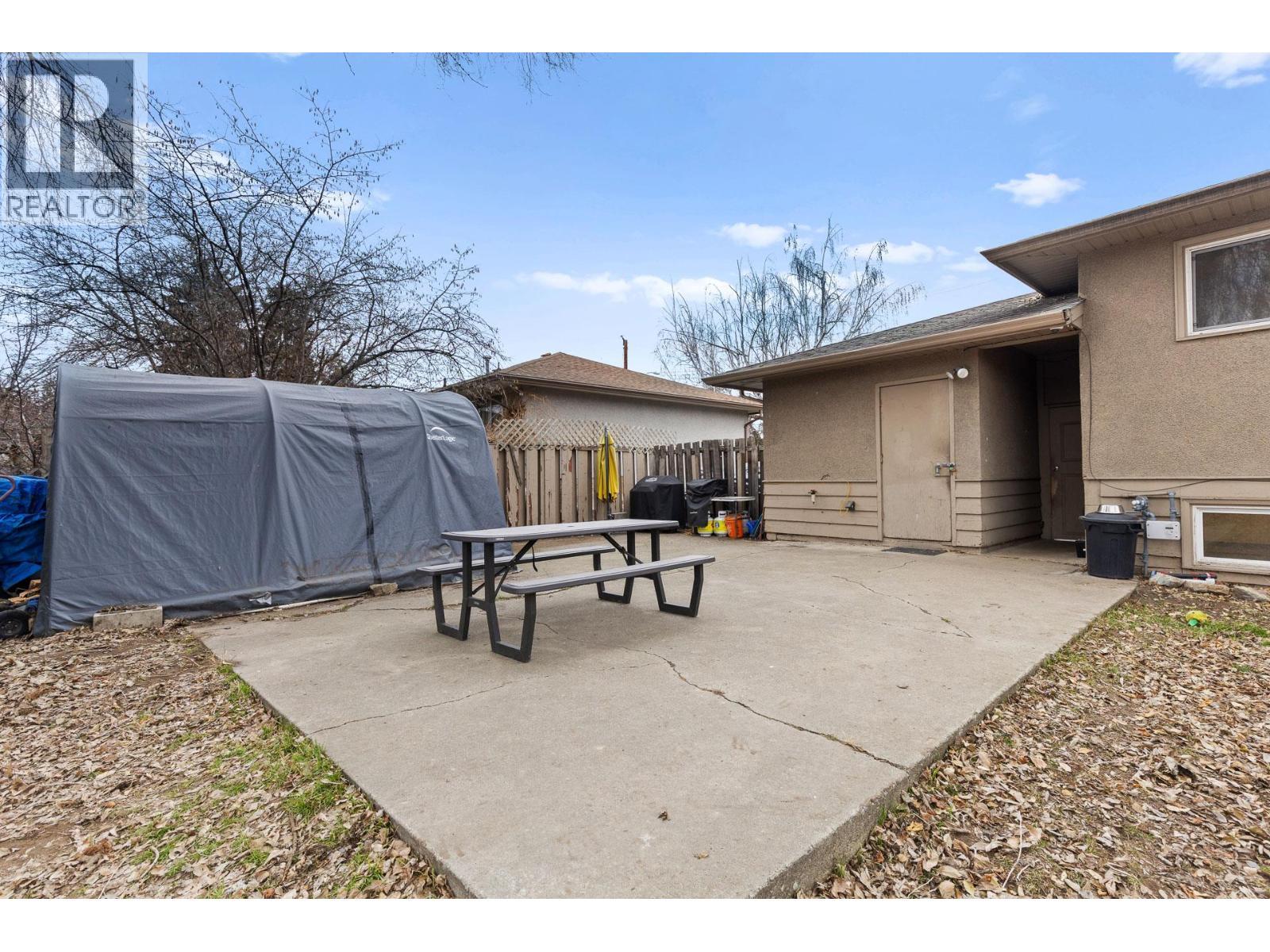 1231 Kelglen Crescent, Kelowna, BC - Outdoor