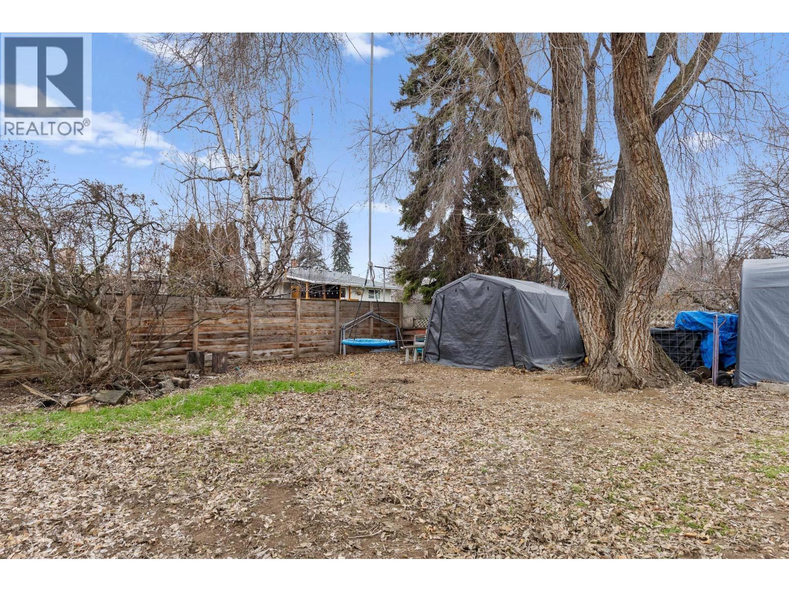 1231 Kelglen Crescent, Kelowna, BC - Outdoor