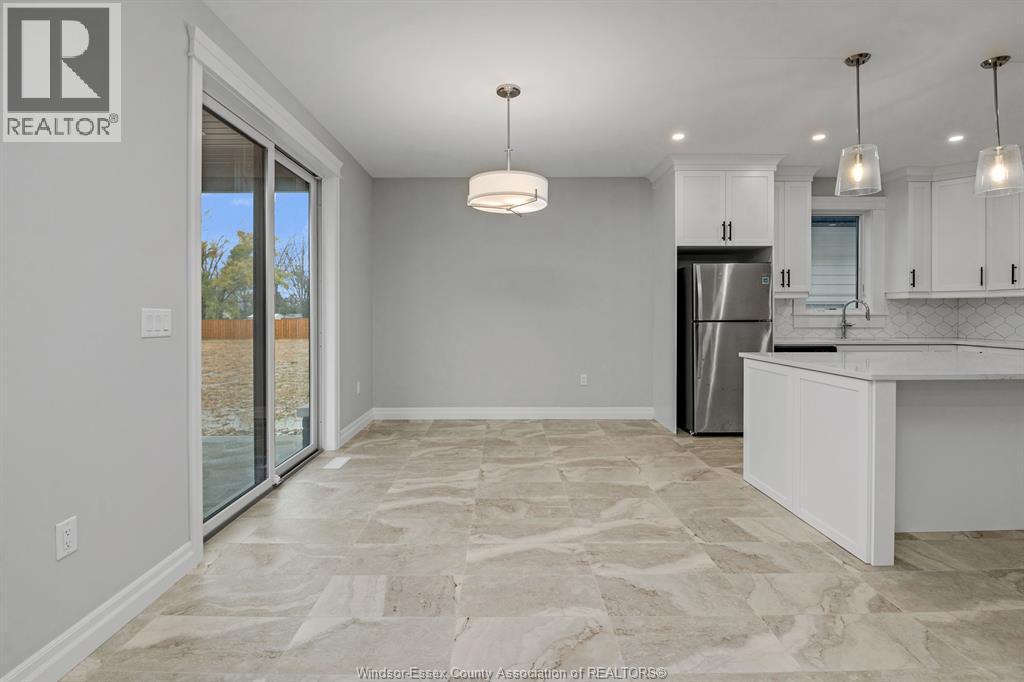 49 Belleview Drive, Kingsville, ON - Indoor Photo Showing Kitchen