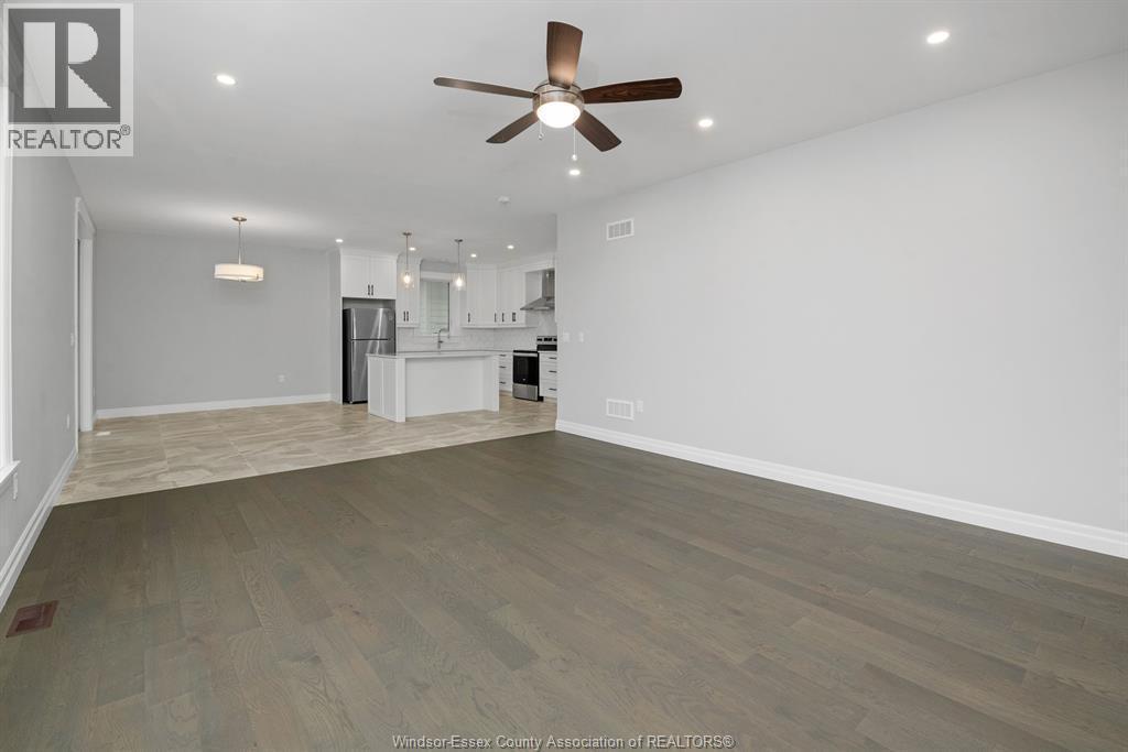 49 Belleview Drive, Kingsville, ON - Indoor Photo Showing Other Room