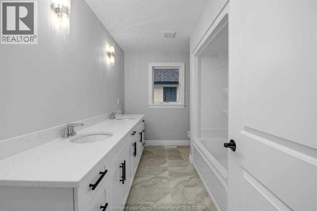 49 Belleview Drive, Kingsville, ON - Indoor Photo Showing Bathroom