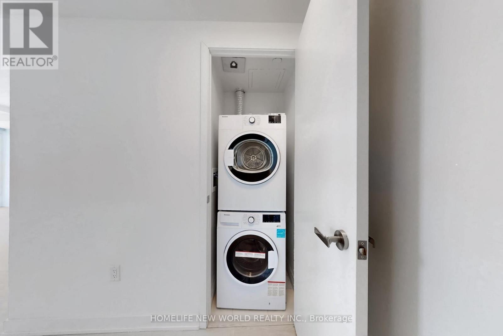 2807 - 3883 Quartz Road, Mississauga, ON - Indoor Photo Showing Laundry Room