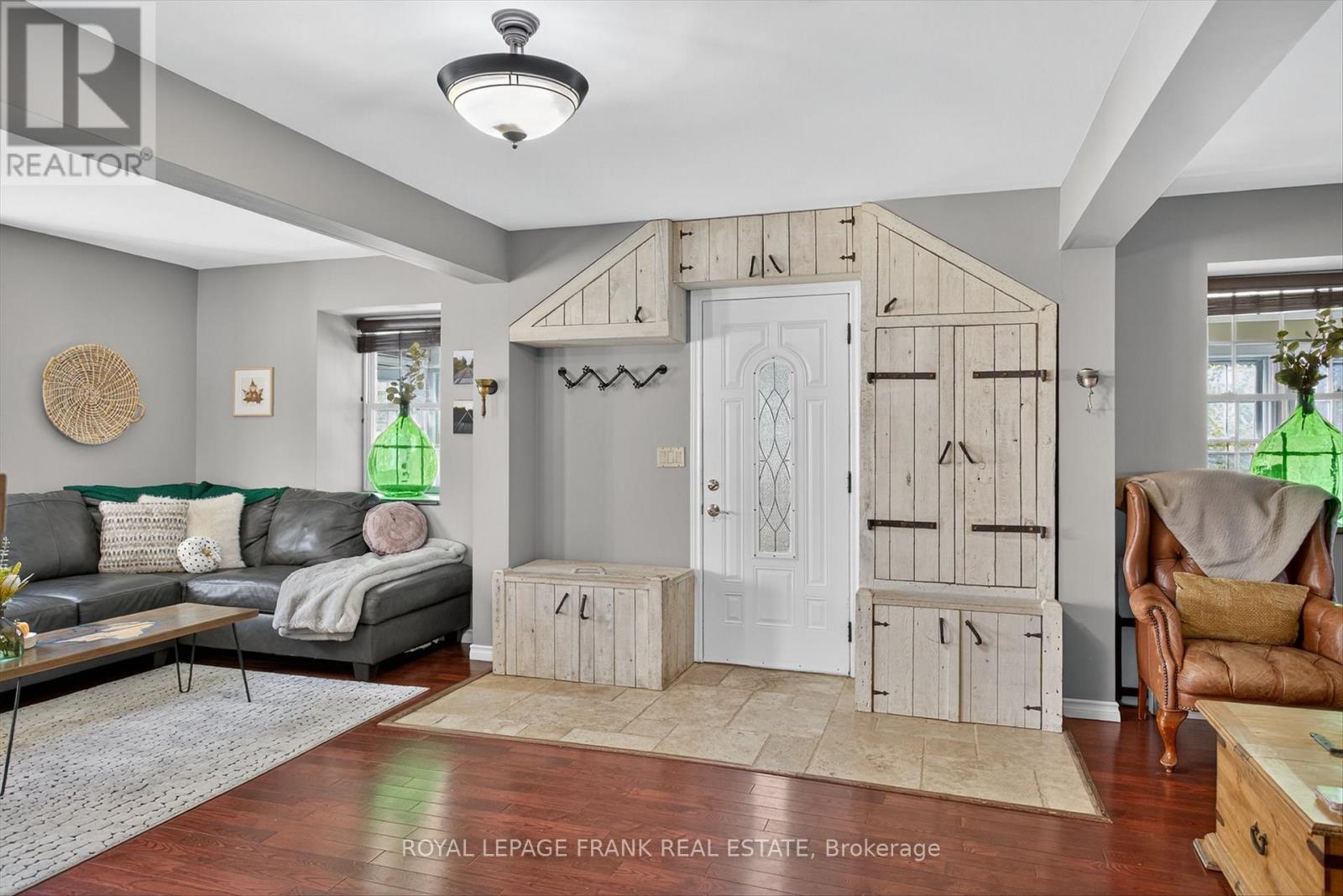 2648 Dummer-Asphodel Road, Douro-Dummer, ON - Indoor Photo Showing Living Room