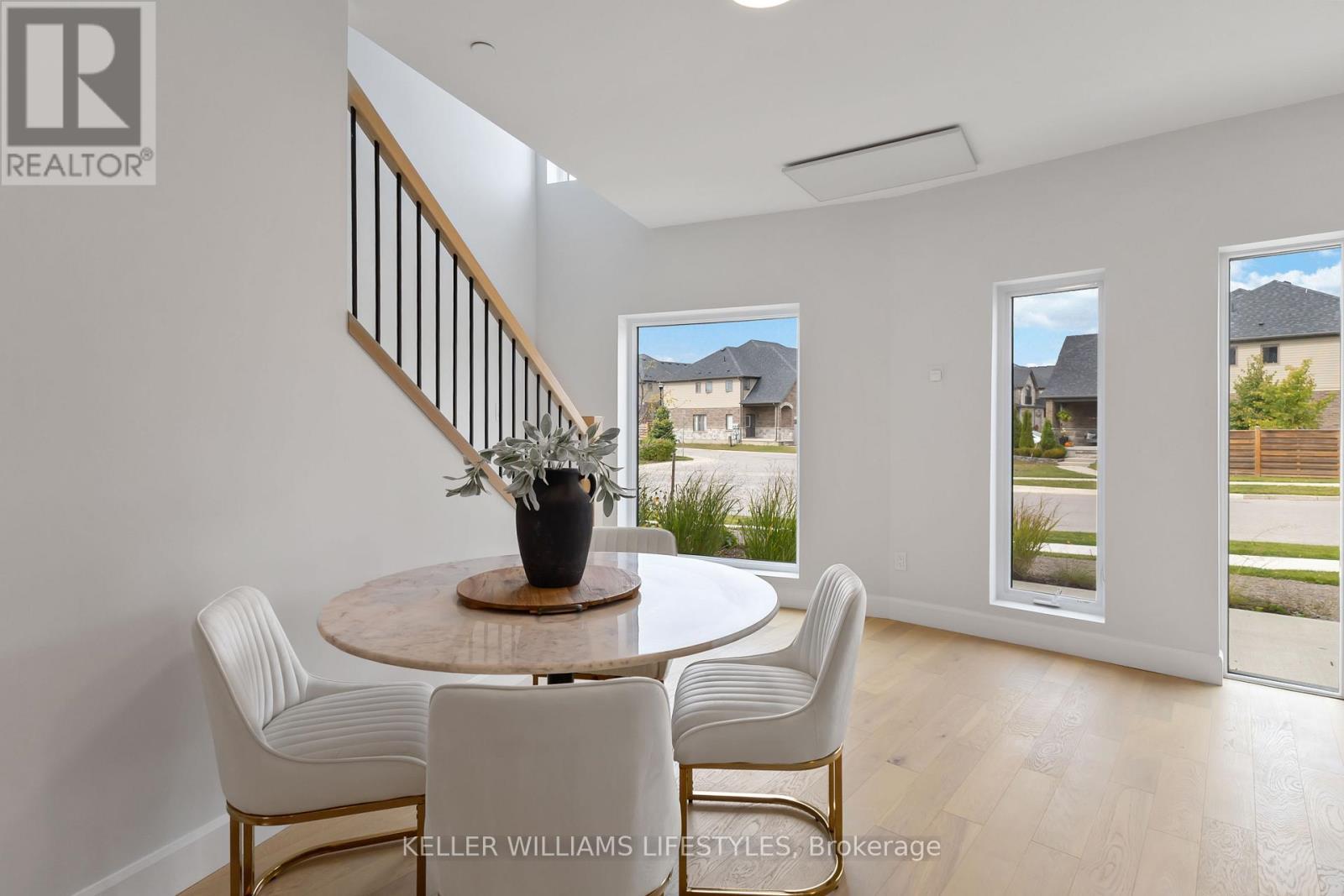 B117 - 2082 Lumen Drive, London South (South A), ON - Indoor Photo Showing Dining Room