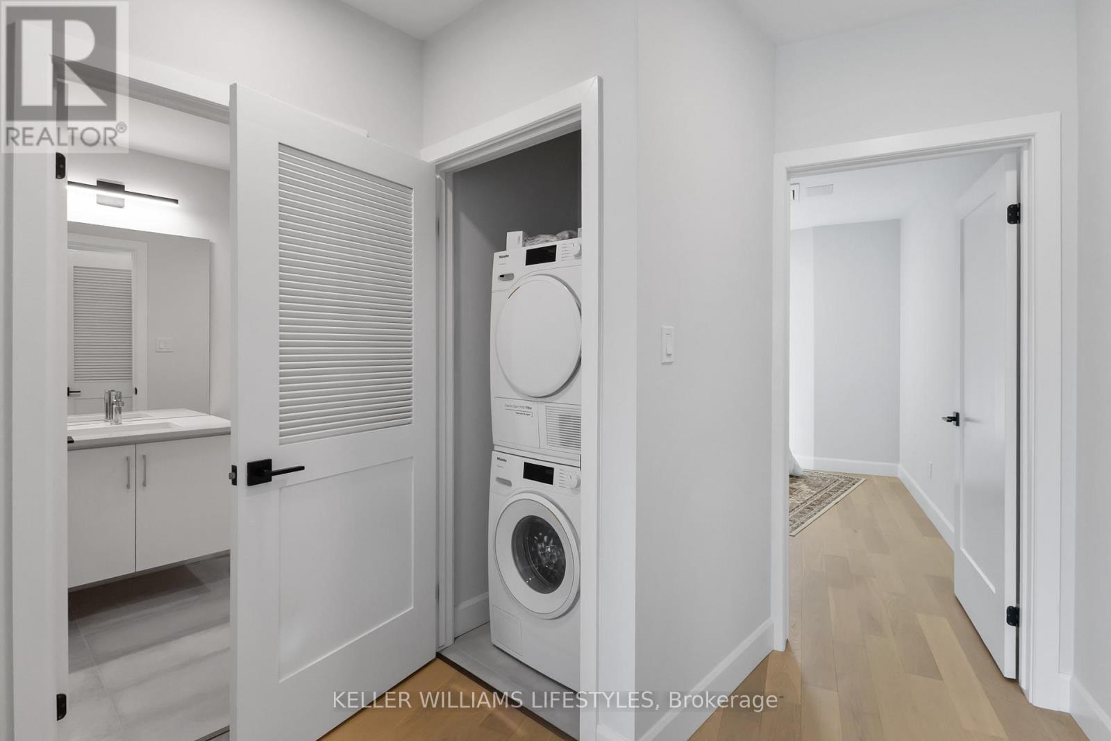 B117 - 2082 Lumen Drive, London South (South A), ON - Indoor Photo Showing Laundry Room