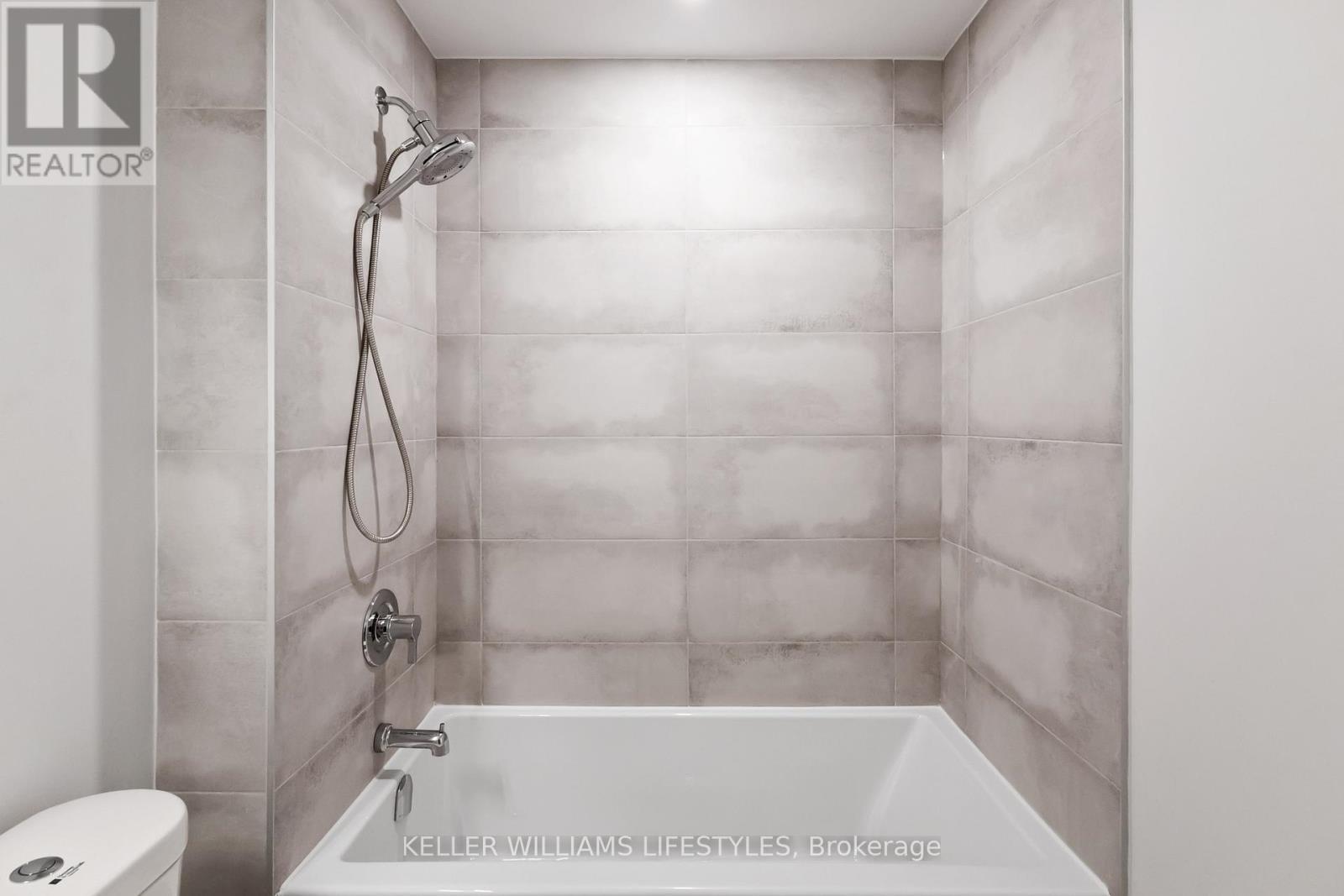 B117 - 2082 Lumen Drive, London South (South A), ON - Indoor Photo Showing Bathroom