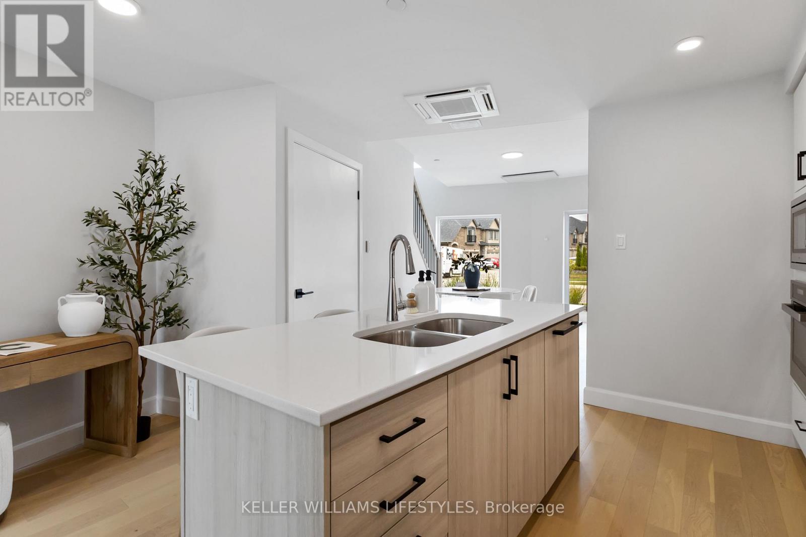 B117 - 2082 Lumen Drive, London South (South A), ON - Indoor Photo Showing Kitchen With Double Sink