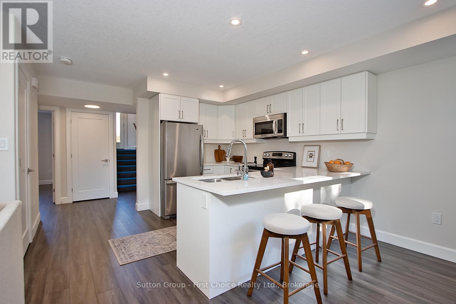 Unit 27 - 3202 Vivian Line, Stratford, ON - Indoor Photo Showing Kitchen With Upgraded Kitchen
