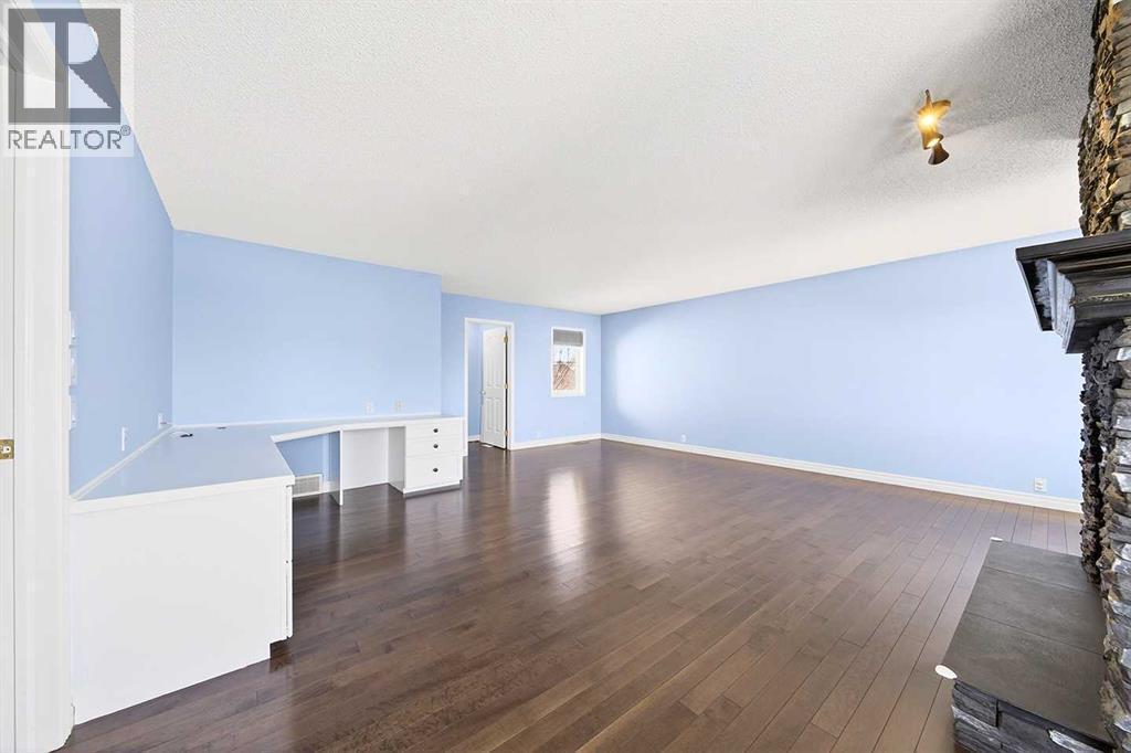 15209 Prestwick Boulevard Se, Calgary, AB - Indoor Photo Showing Other Room