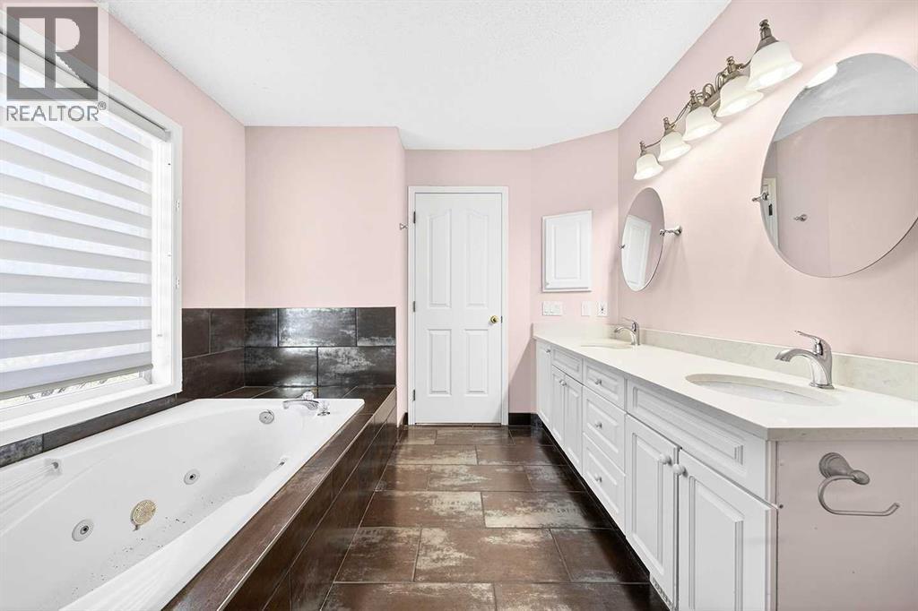 15209 Prestwick Boulevard Se, Calgary, AB - Indoor Photo Showing Bathroom