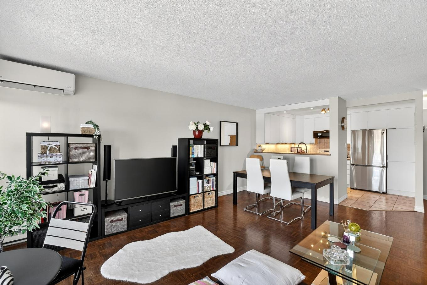 Salon - 507-755 Rue De La Noue, Montréal (Verdun/Île-Des-Soeurs), QC - Indoor Photo Showing Living Room