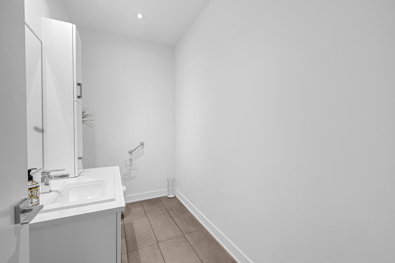 Salle d'eau - 165 Av. Metcalfe, Westmount, QC - Indoor