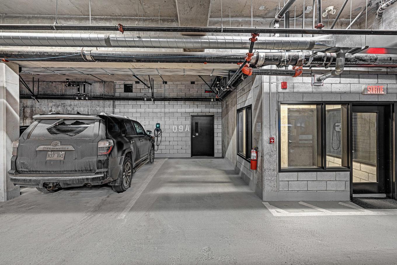 Stationnement - 165 Av. Metcalfe, Westmount, QC - Indoor Photo Showing Garage