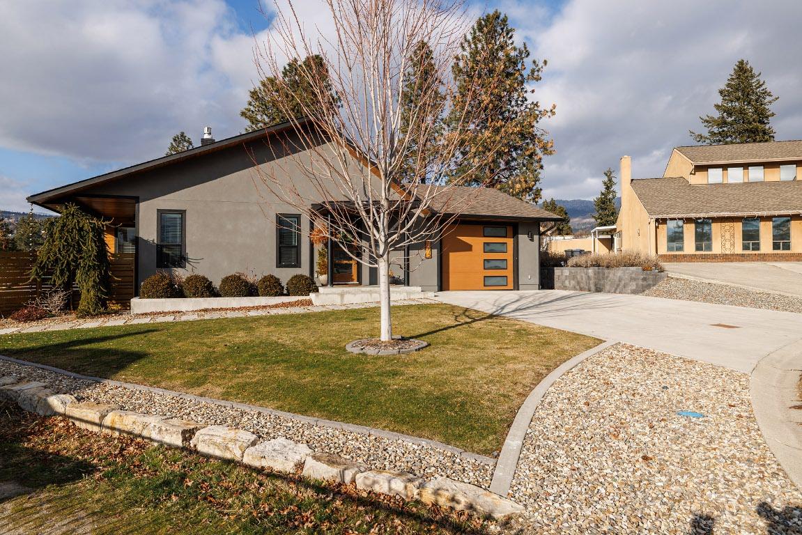 2575 Pineridge Place, West Kelowna, BC - Outdoor With Facade