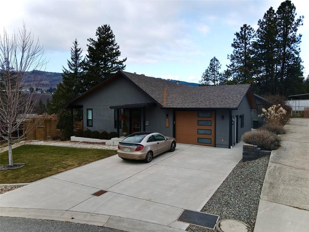 2575 Pineridge Place, West Kelowna, BC - Outdoor