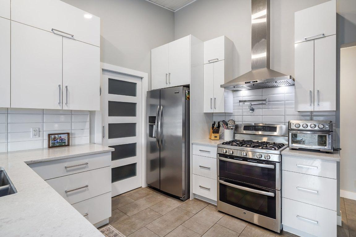 2575 Pineridge Place, West Kelowna, BC - Indoor Photo Showing Kitchen With Stainless Steel Kitchen With Upgraded Kitchen