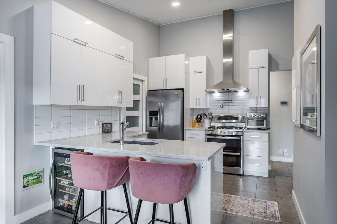 2575 Pineridge Place, West Kelowna, BC - Indoor Photo Showing Kitchen With Stainless Steel Kitchen With Upgraded Kitchen