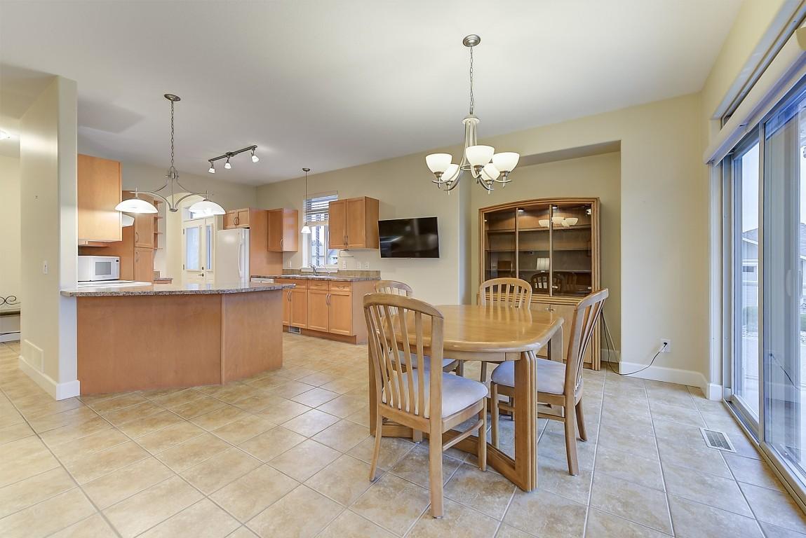 135-4035 Gellatly Road, West Kelowna, BC - Indoor Photo Showing Dining Room