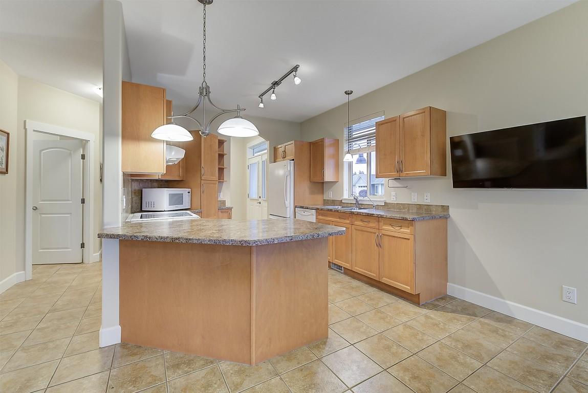 135-4035 Gellatly Road, West Kelowna, BC - Indoor Photo Showing Kitchen