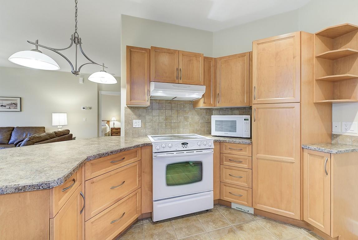 135-4035 Gellatly Road, West Kelowna, BC - Indoor Photo Showing Kitchen