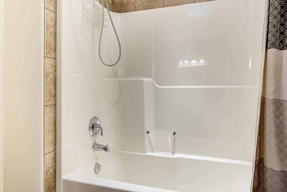 135-4035 Gellatly Road, West Kelowna, BC - Indoor Photo Showing Bathroom