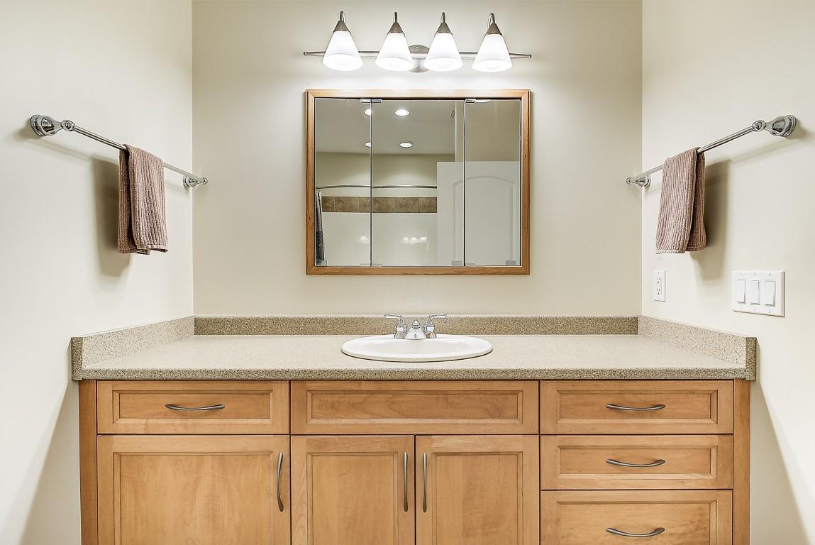 135-4035 Gellatly Road, West Kelowna, BC - Indoor Photo Showing Bathroom