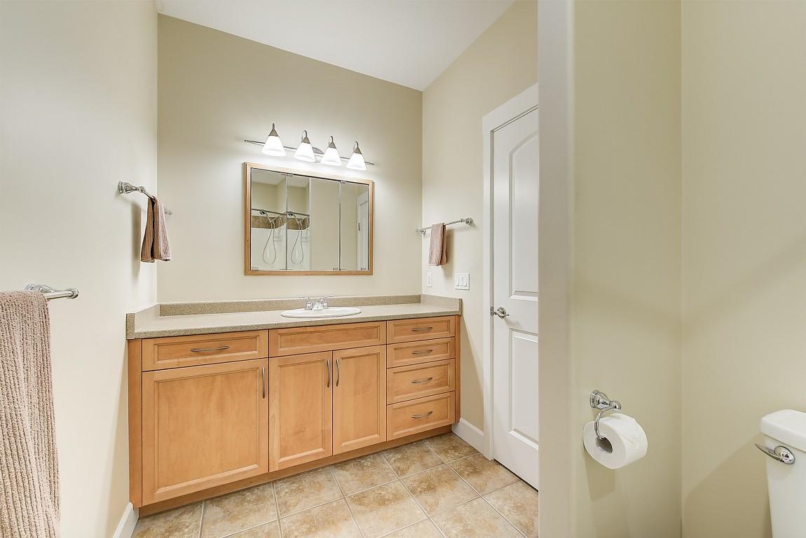 135-4035 Gellatly Road, West Kelowna, BC - Indoor Photo Showing Bathroom