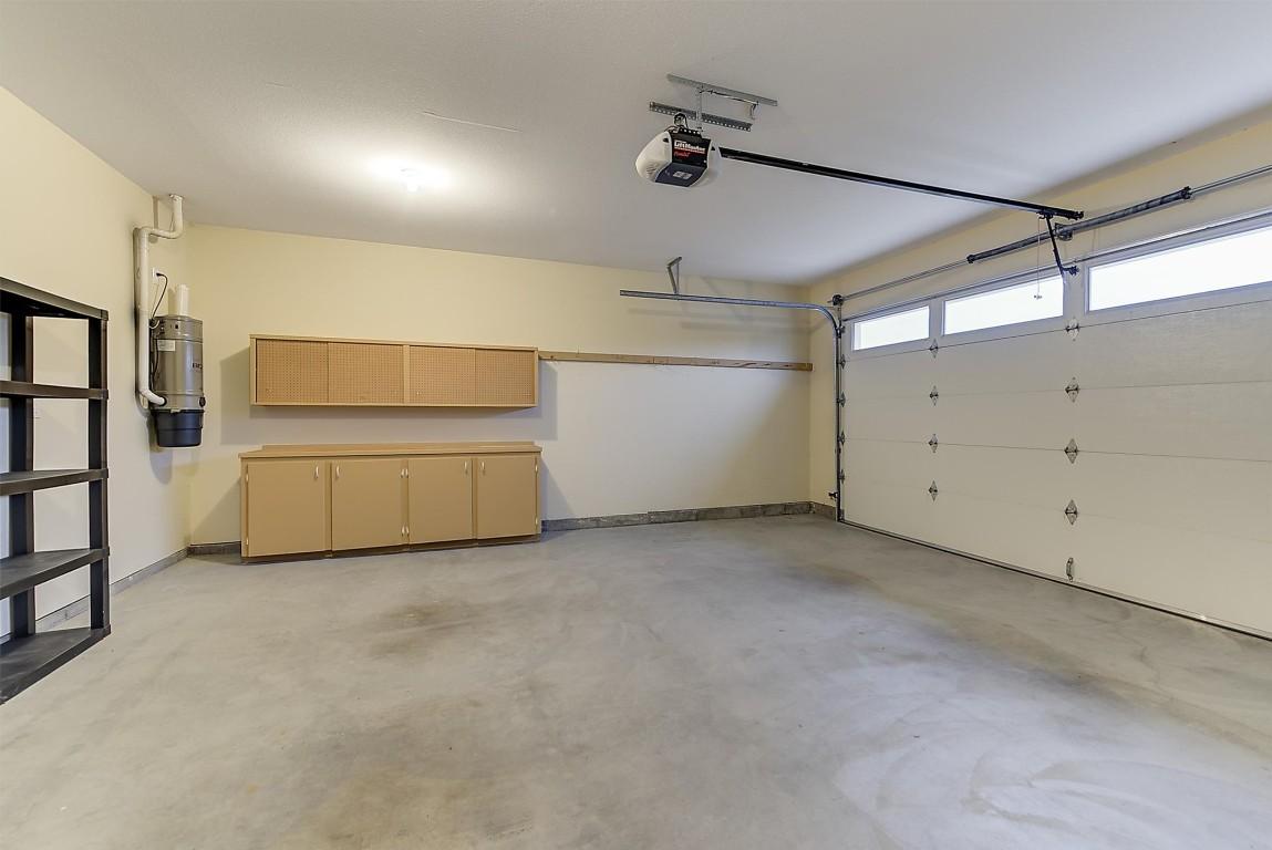 135-4035 Gellatly Road, West Kelowna, BC - Indoor Photo Showing Garage