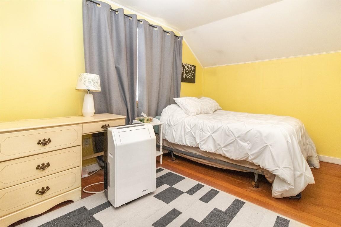 1408 Graham Street, Kelowna, BC - Indoor Photo Showing Bedroom