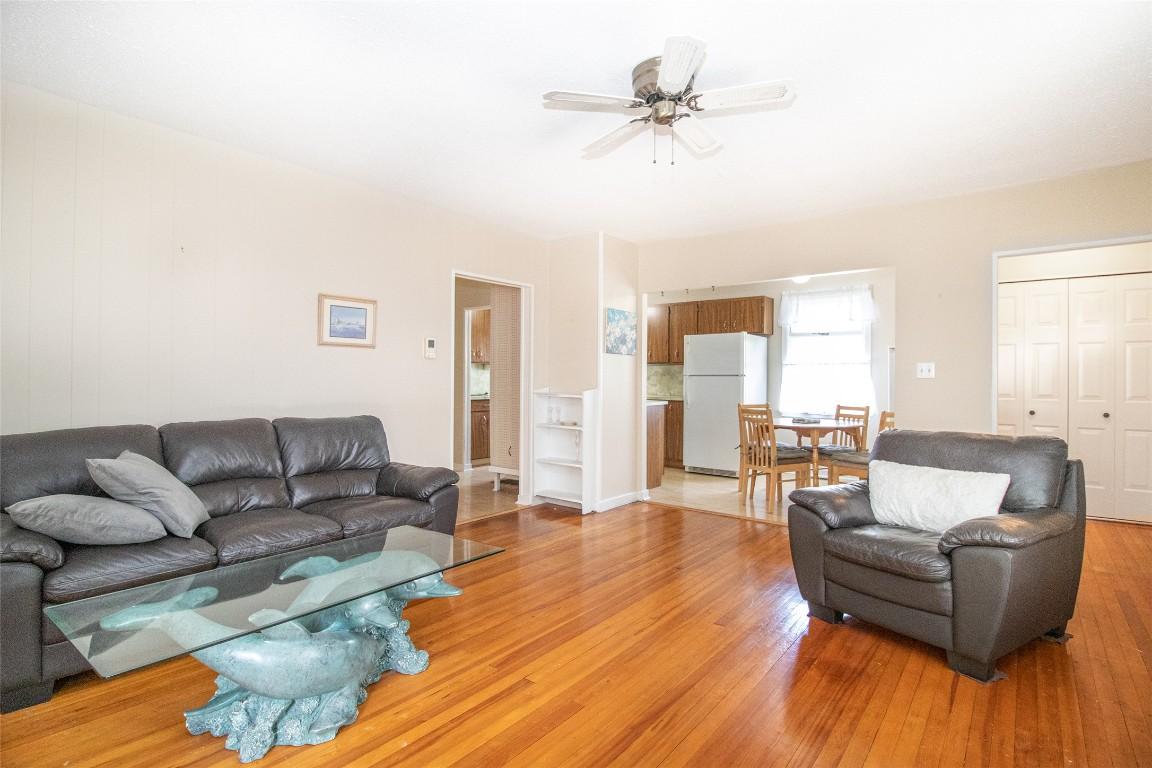 1408 Graham Street, Kelowna, BC - Indoor Photo Showing Living Room