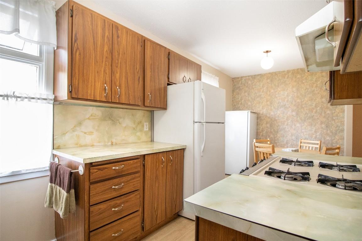 1408 Graham Street, Kelowna, BC - Indoor Photo Showing Kitchen
