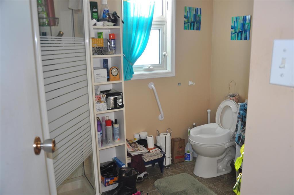 322 South Chestnut Street, Shoal Lake, MB - Indoor