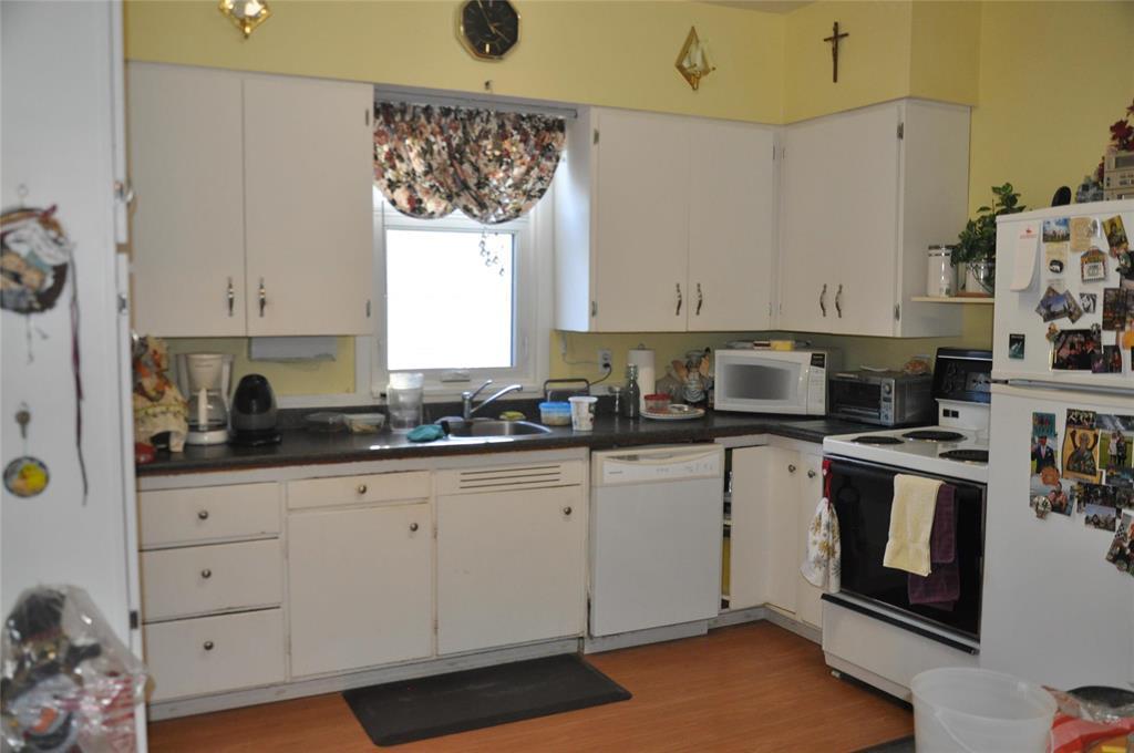 322 South Chestnut Street, Shoal Lake, MB - Indoor Photo Showing Kitchen