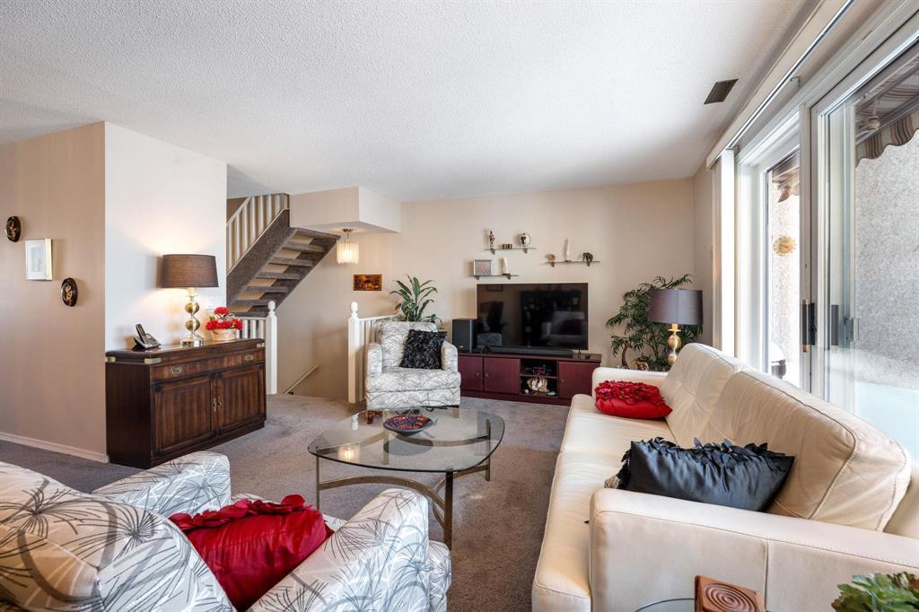 7 191 Hamilton Avenue, Winnipeg, MB - Indoor Photo Showing Living Room