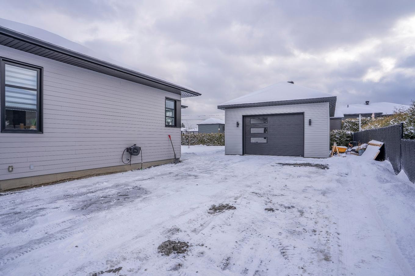 Stationnement - 1900 165E Rue, Saint-Georges, QC - Outdoor With Exterior