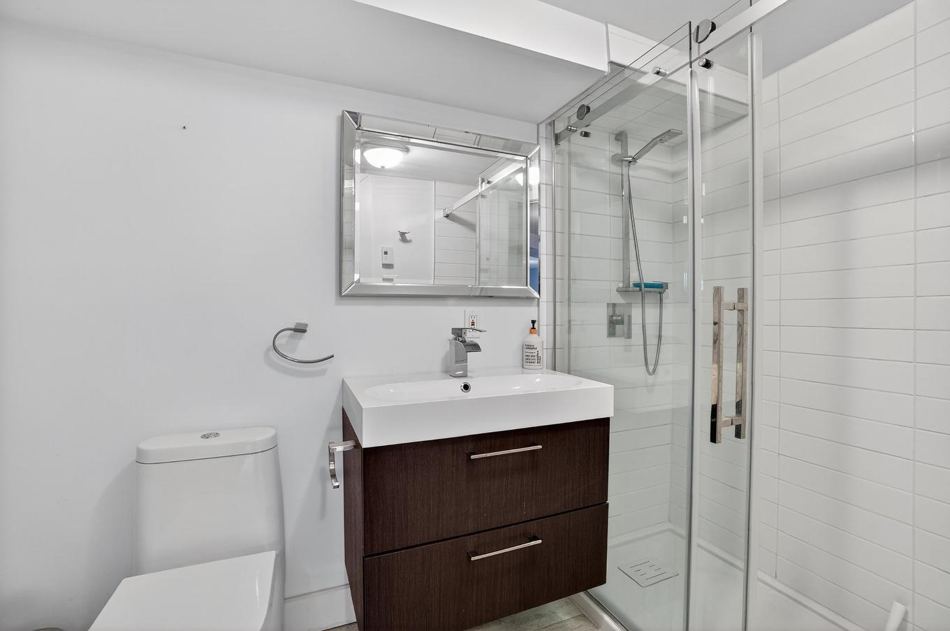 Bathroom - 276 Av. St-Louis, Pointe-Claire, QC - Indoor Photo Showing Bathroom